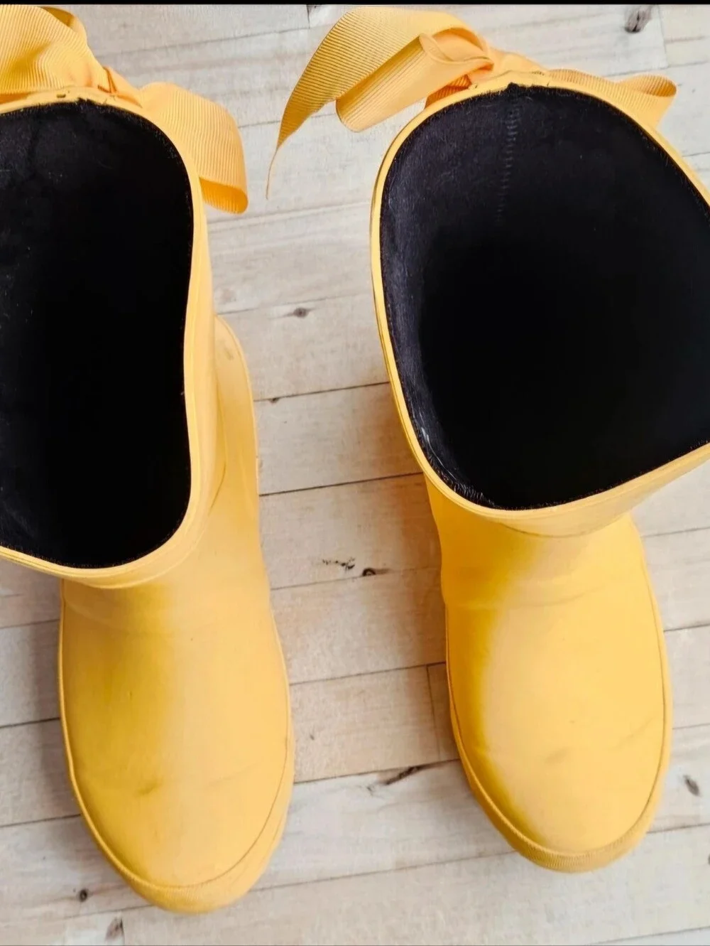 6, bright yellow Lemon rain boots